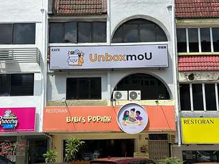 Storefront of Bibi's Popiah and UnboxmoU cafe at SS15, Subang Jaya