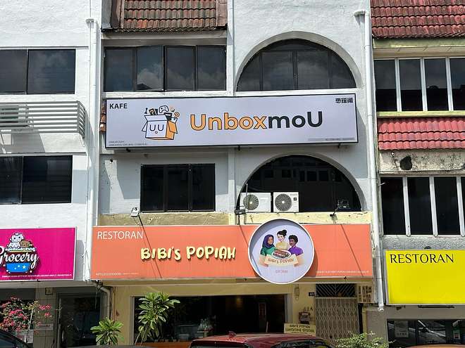 Storefront of Bibi's Popiah and UnboxmoU cafe at SS15, Subang Jaya