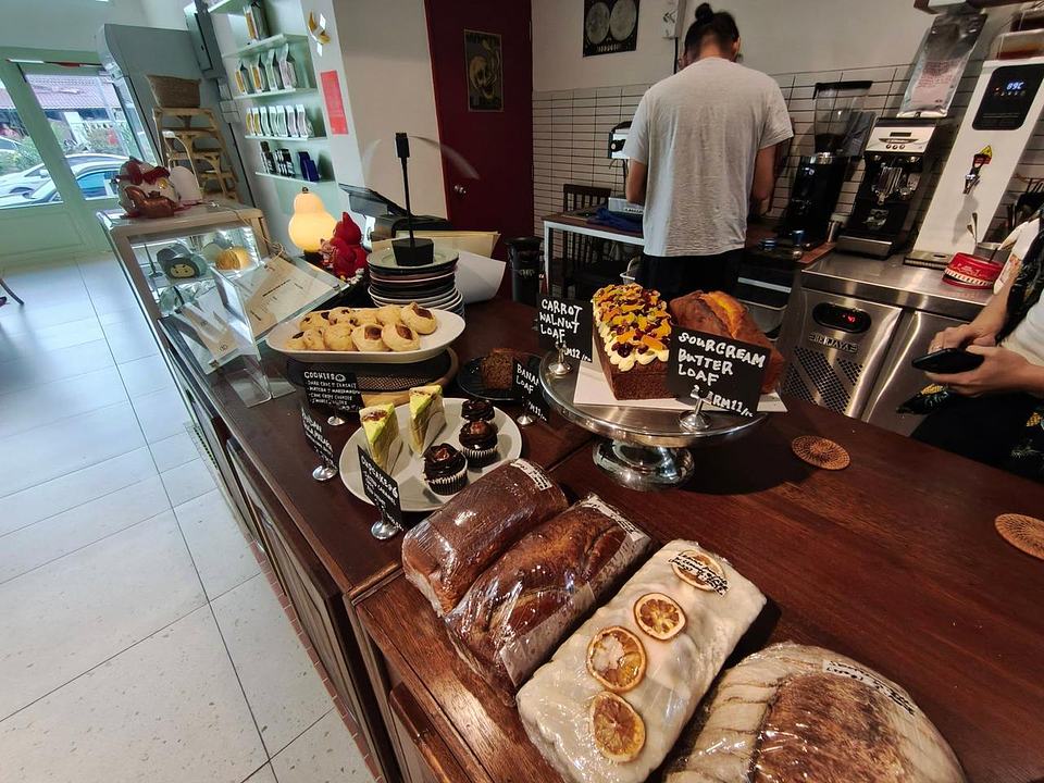 Kiara SS19 bakery counter with fresh breads, pastries, and cakes
