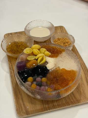 Four Beans dessert bowl with colorful toppings