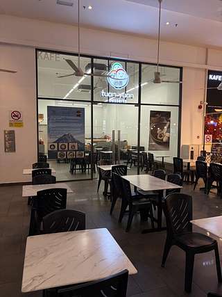 Tuan Yuan Desserts cafe interior with seating
