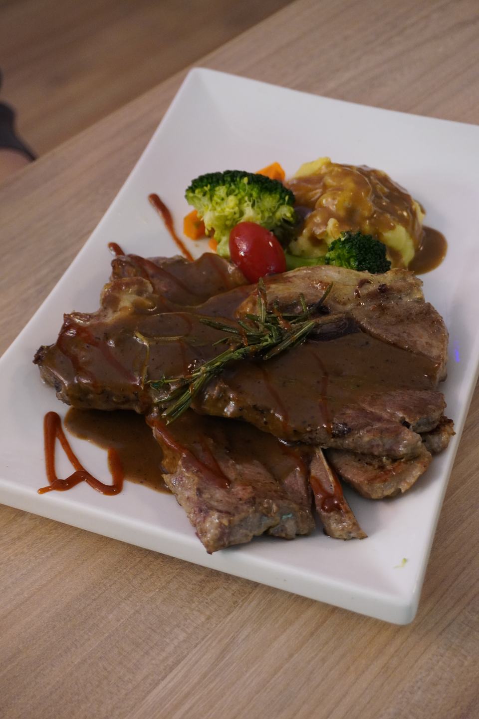 200 DEG Steak House USJ 21